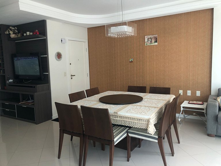 Meia Praia com estilo! 3 suítes, churrasqueira e garagem