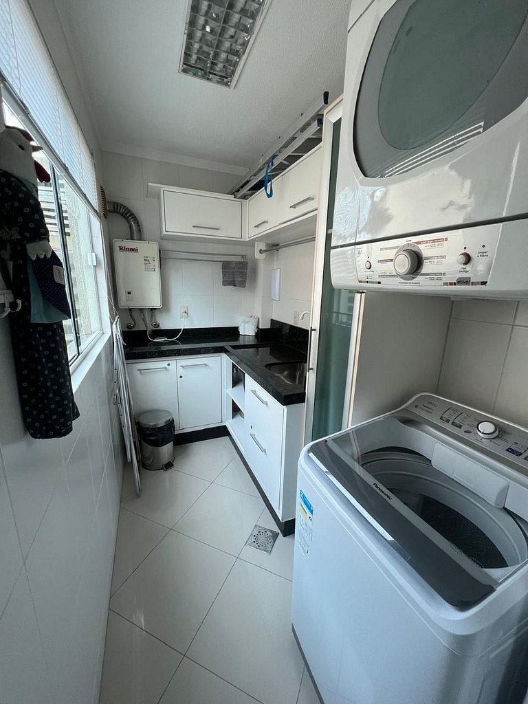 Meia Praia com estilo! 3 suítes, churrasqueira e garagem
