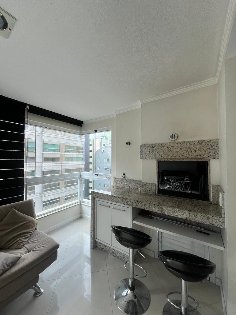 Meia Praia com estilo! 3 suítes, churrasqueira e garagem