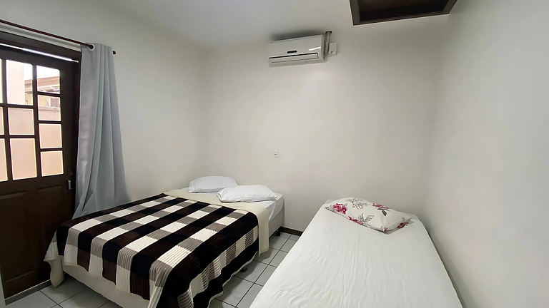 Casa em Bombinhas Almeida e Moraes Perto da Praia