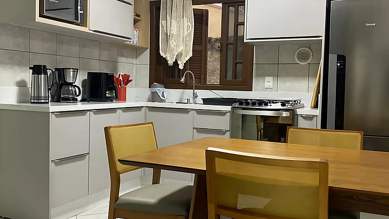 Casa em Bombinhas Almeida e Moraes Perto da Praia