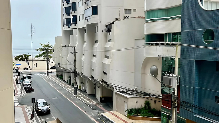 Apto Almeida e Moraes 3 dormitórios 50 Mts Praia de BC