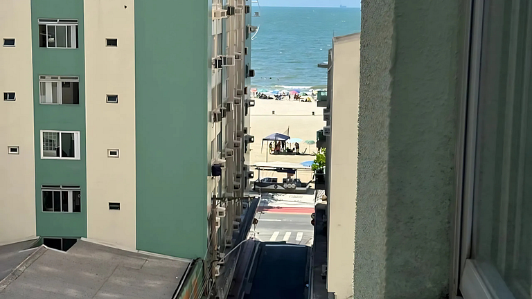 Apto Almeida e Moraes charmoso passos da praia de BC