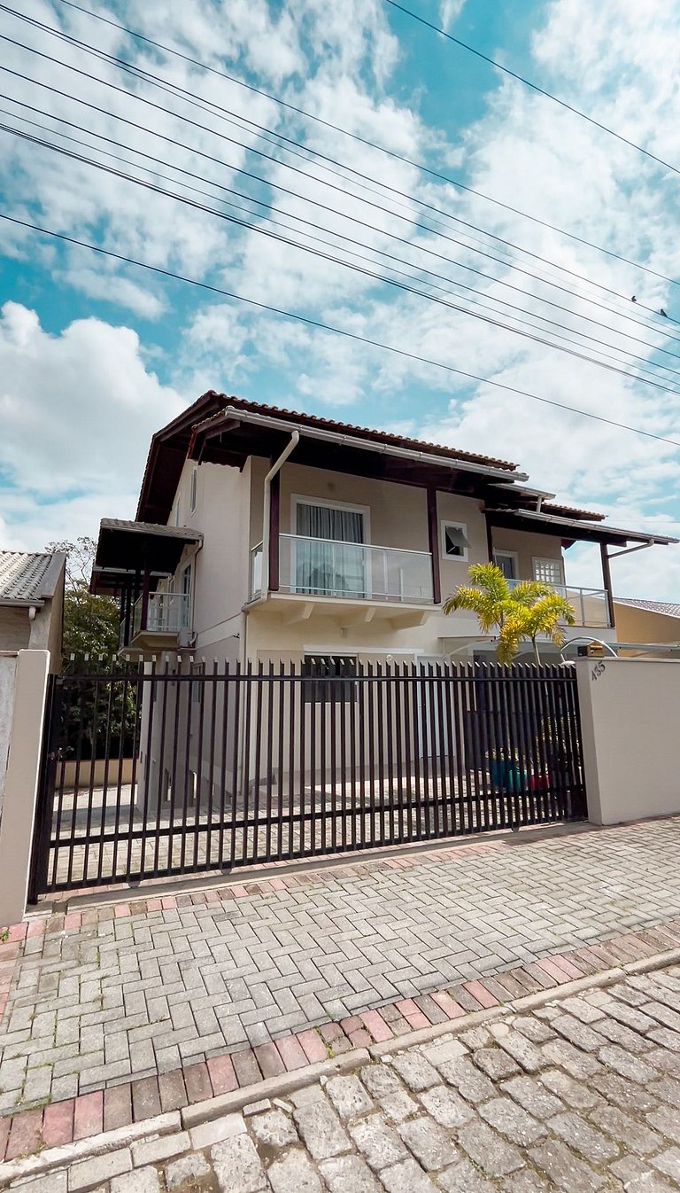 Apartamento amplo e completo em Blumenau 01