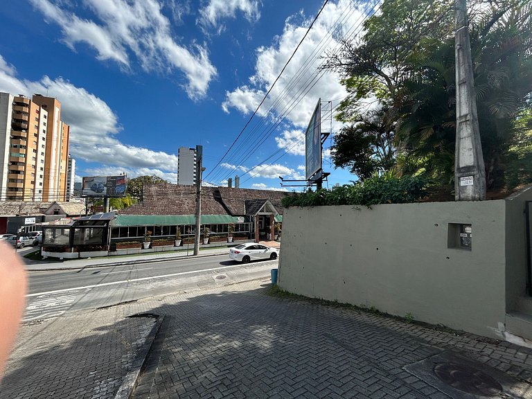 Kitnet bem localizada no centro de Blumenau