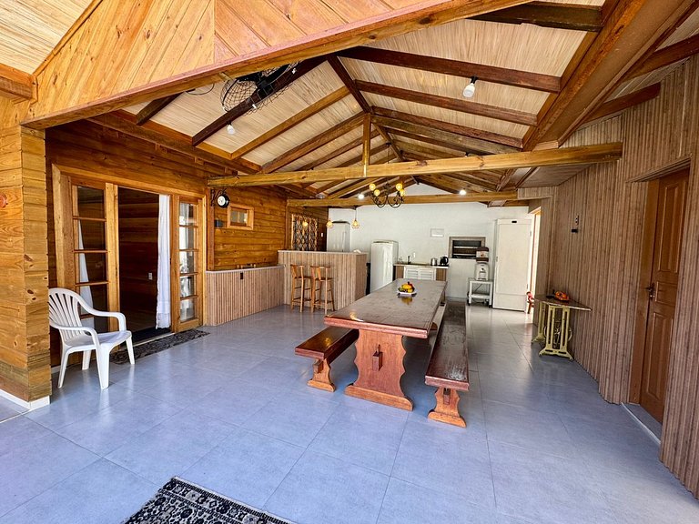 Casa com Piscina próxima Praia da Ilhota Itapema