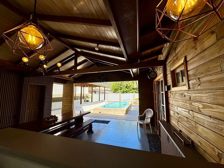 Casa com Piscina próxima Praia da Ilhota Itapema