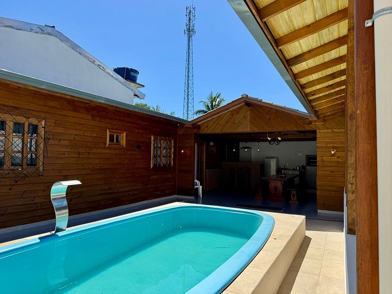 Casa com Piscina próxima Praia da Ilhota Itapema
