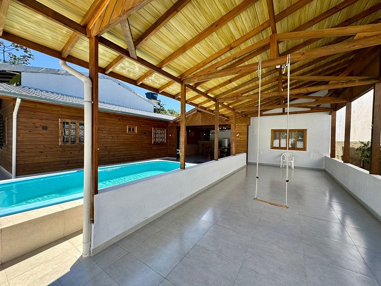 Casa com Piscina próxima Praia da Ilhota Itapema