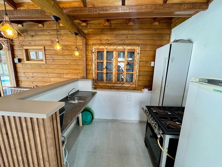 Casa com Piscina próxima Praia da Ilhota Itapema