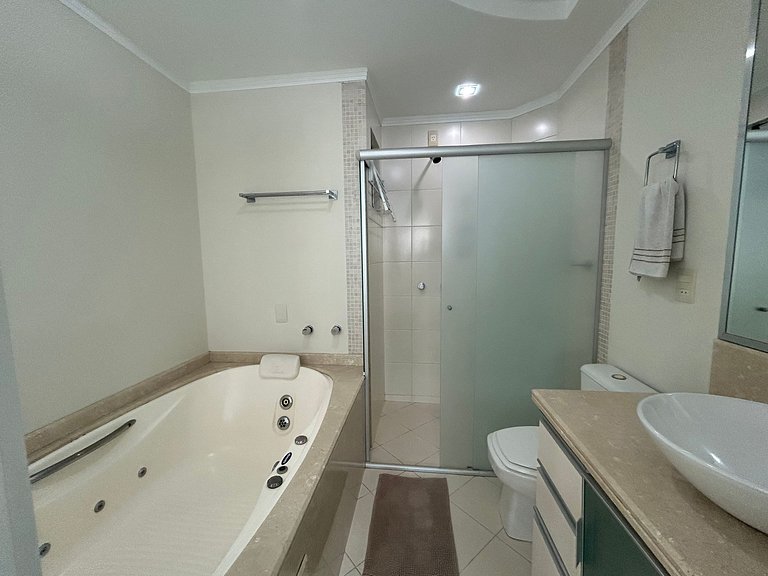 Apto Almeida e Moraes 3 Suítes c/churrasqueira Meia Praia