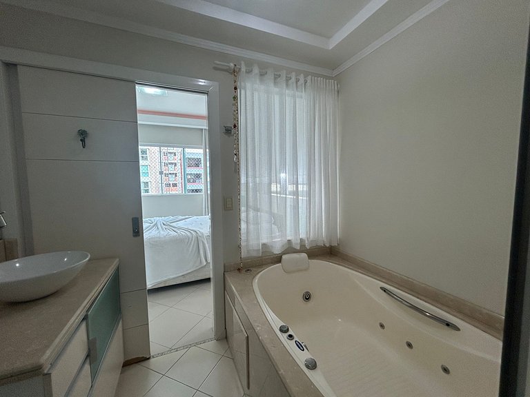 Apto Almeida e Moraes 3 Suítes c/churrasqueira Meia Praia