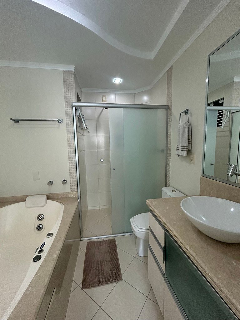 Apto Almeida e Moraes 3 Suítes c/churrasqueira Meia Praia