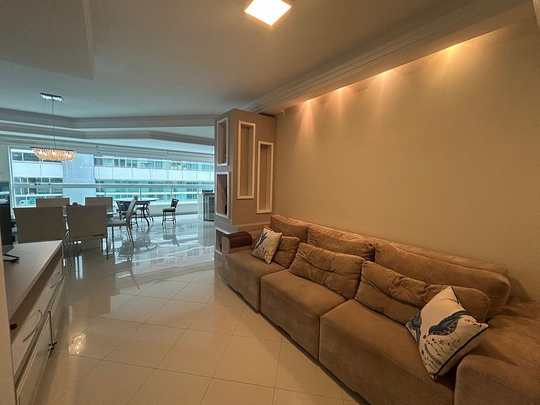 Apto Almeida e Moraes 3 Suítes com churrasqueira Meia Praia