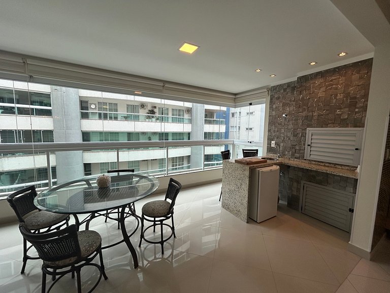 Apto Almeida e Moraes 3 Suítes c/churrasqueira Meia Praia