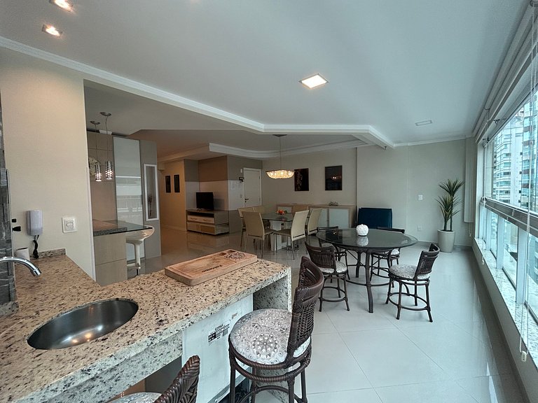 Apto Almeida e Moraes 3 Suítes c/churrasqueira Meia Praia