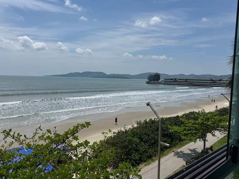 Apto Almeida e Moraes Frente Mar Meia Praia