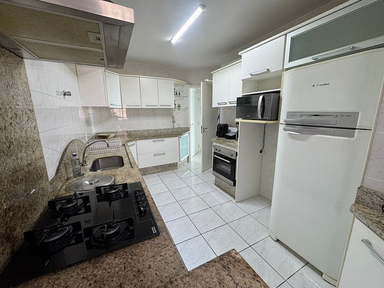 Apto Almeida e Moraes Frente Mar Meia Praia