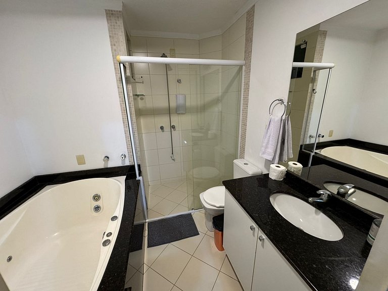 Apartamento 3 Suítes Vila do Mar Meia Praia