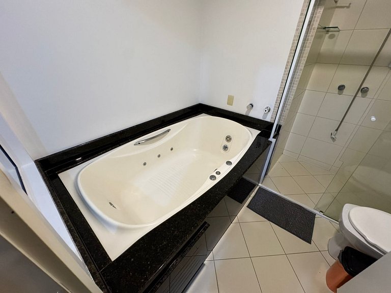 Apartamento 3 Suítes Vila do Mar Meia Praia