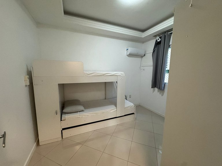 Apartamento 3 Suítes Vila do Mar Meia Praia