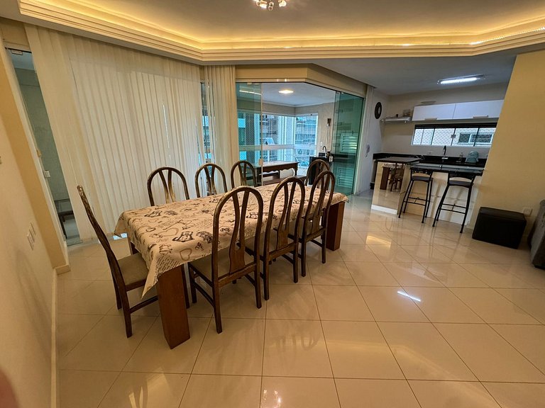 Apartamento 3 Suítes Vila do Mar Meia Praia