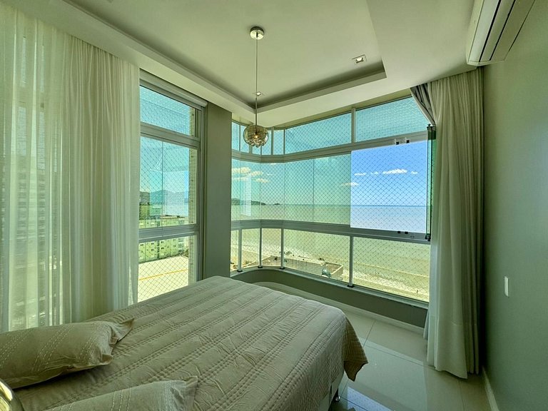 Apto Vista Mar 3 Suítes Meia Praia