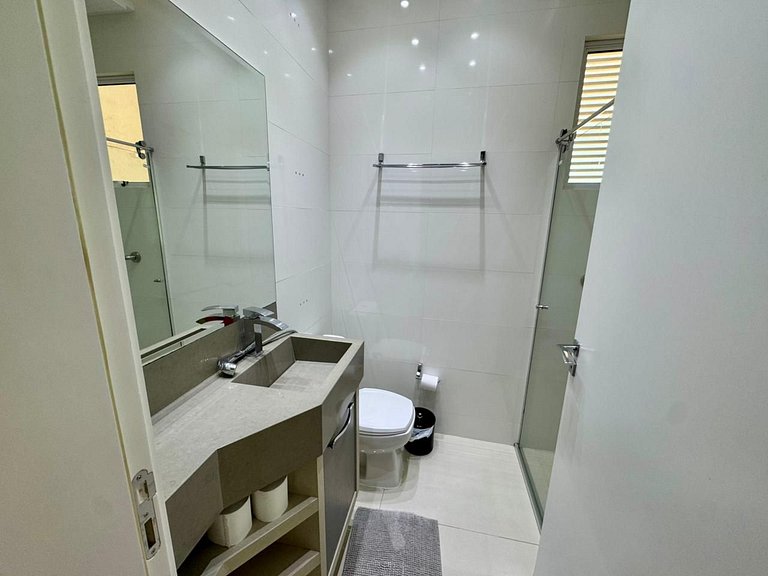 Apto Vista Mar 3 Suítes Meia Praia