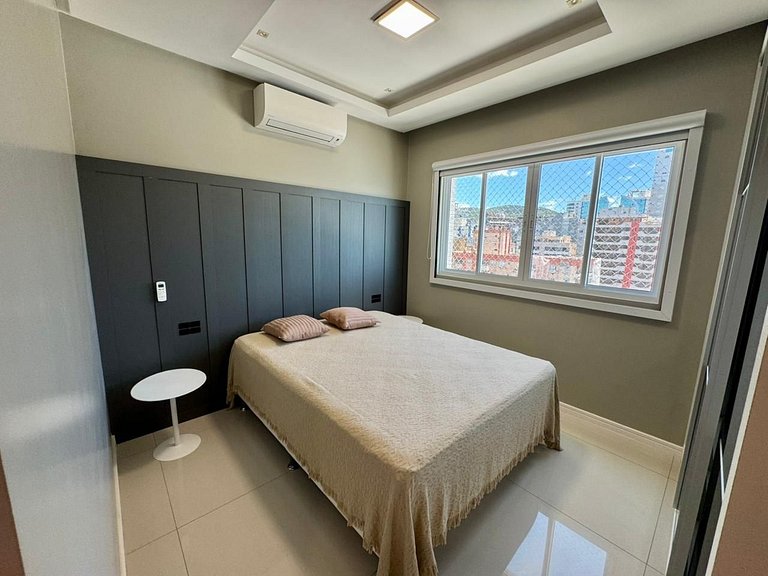 Apto Vista Mar 3 Suítes Meia Praia