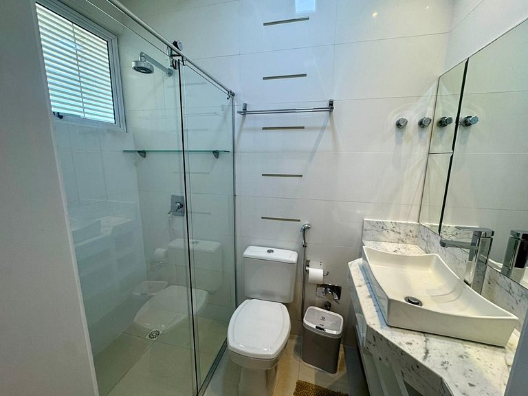 Apto Vista Mar 3 Suítes Meia Praia