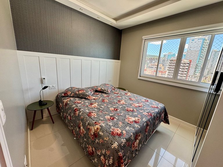 Apto Vista Mar 3 Suítes Meia Praia