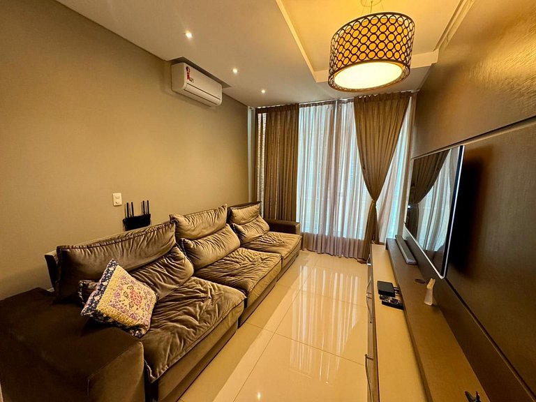 Apto Vista Mar 3 Suítes Meia Praia