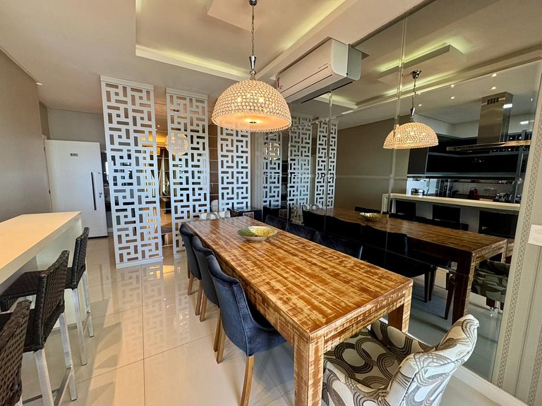 Apto Vista Mar 3 Suítes Meia Praia