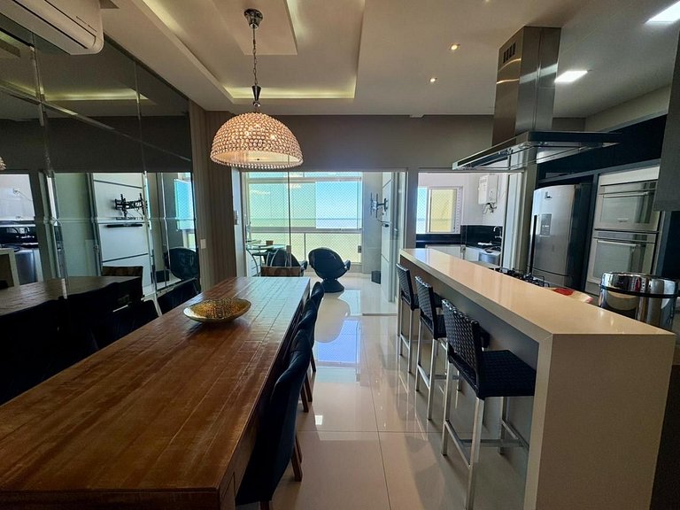 Apto Vista Mar 3 Suítes Meia Praia