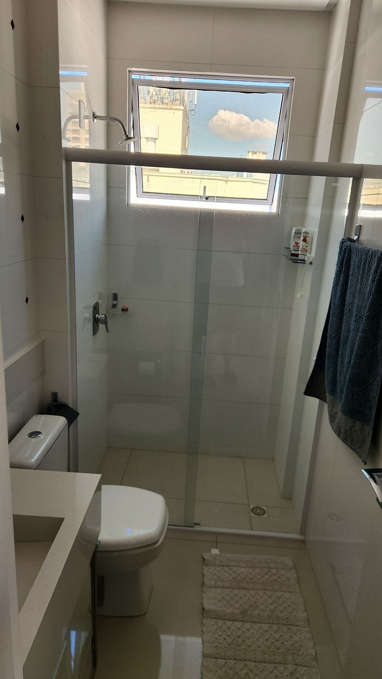 Apto 3 Suítes 3 garagens Vista Mar em Meia Praia