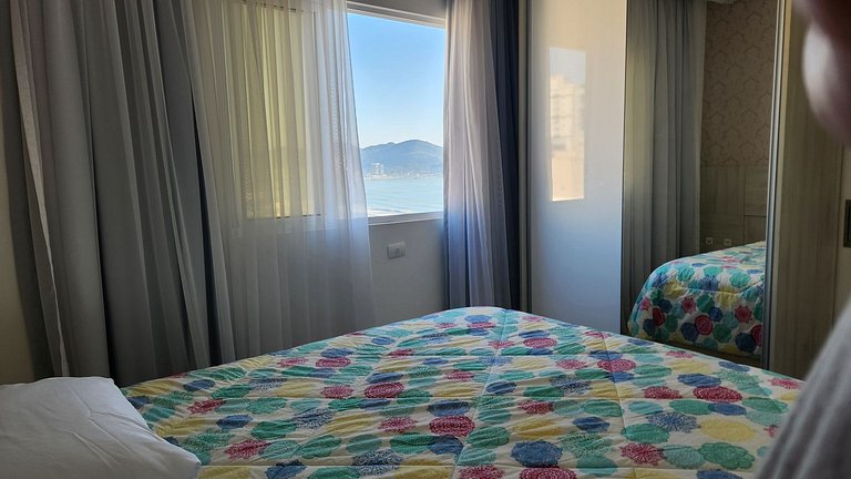 Apto 3 Suítes 3 garagens Vista Mar em Meia Praia