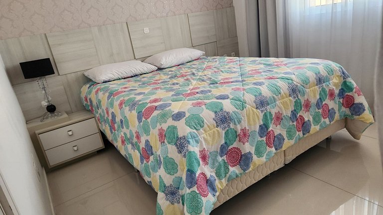 Apto 3 Suítes 3 garagens Vista Mar em Meia Praia