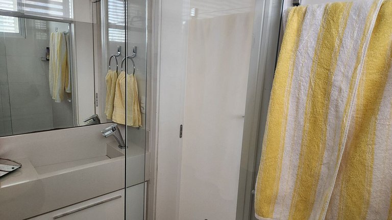 Apto 3 Suítes 3 garagens Vista Mar em Meia Praia