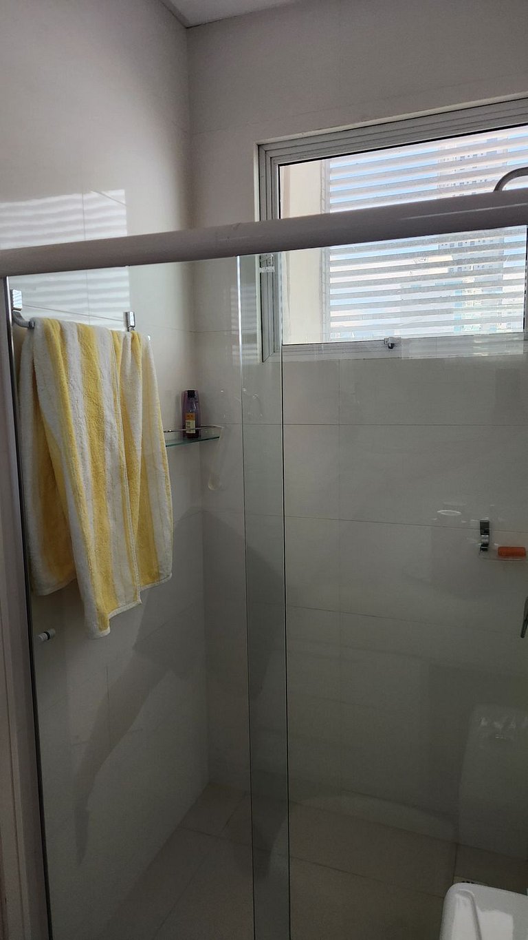 Apto 3 Suítes 3 garagens Vista Mar em Meia Praia