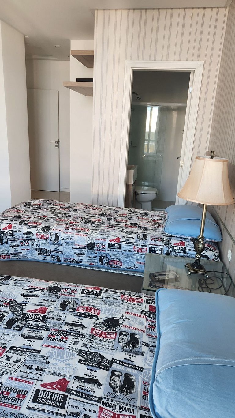 Apto 3 Suítes 3 garagens Vista Mar em Meia Praia