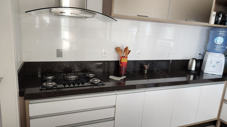 Apto 3 Suítes 3 garagens Vista Mar em Meia Praia