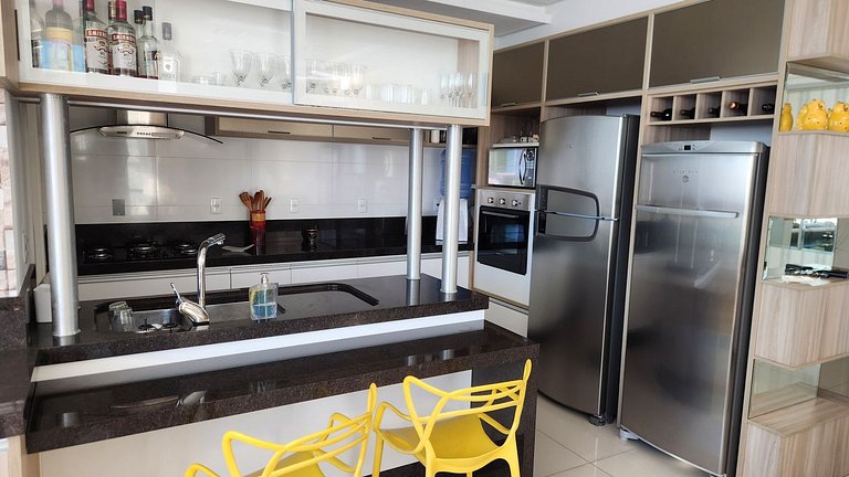 Apto 3 Suítes 3 garagens Vista Mar em Meia Praia