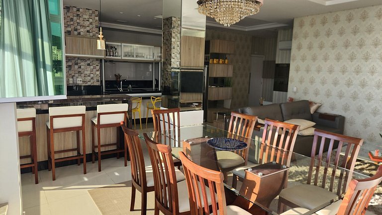 Apto 3 Suítes 3 garagens Vista Mar em Meia Praia