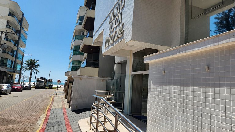 Apto 3 Suítes 3 garagens Vista Mar em Meia Praia
