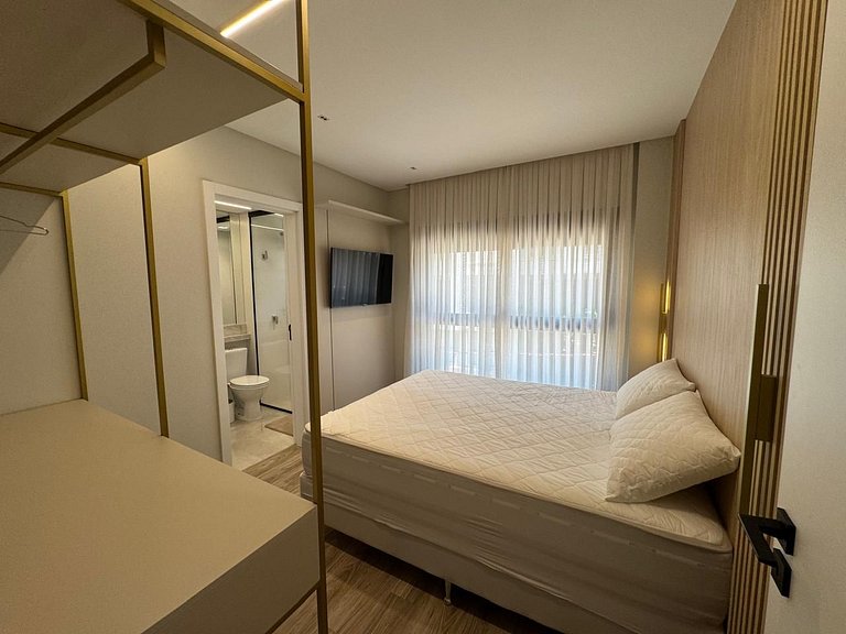 Apto 2 Suítes poucos passos na Praia Canto Grande