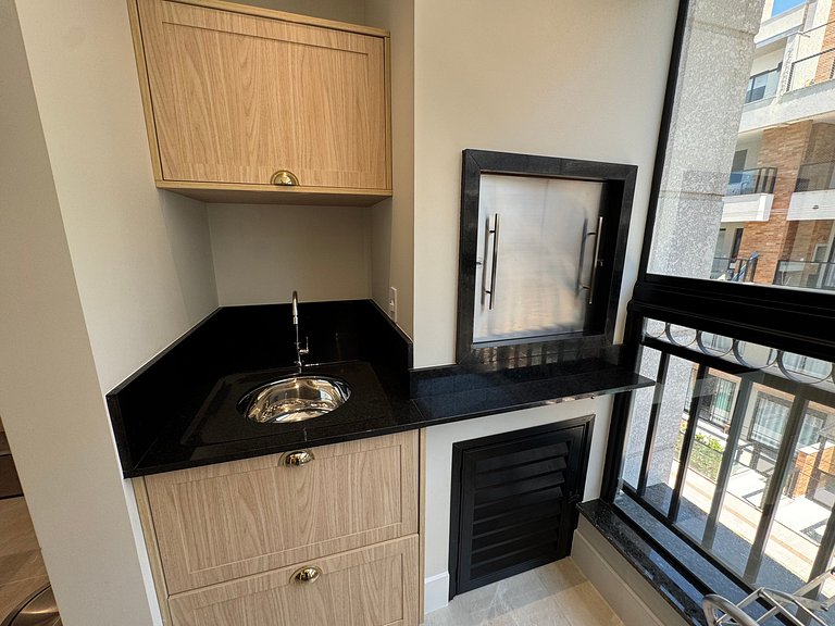 Apto 2 Suítes poucos passos na Praia Canto Grande