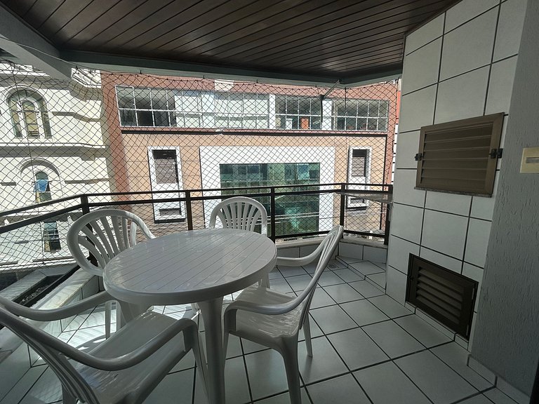 Apto 2 Quartos Meia Praia próximo Shopping Russi