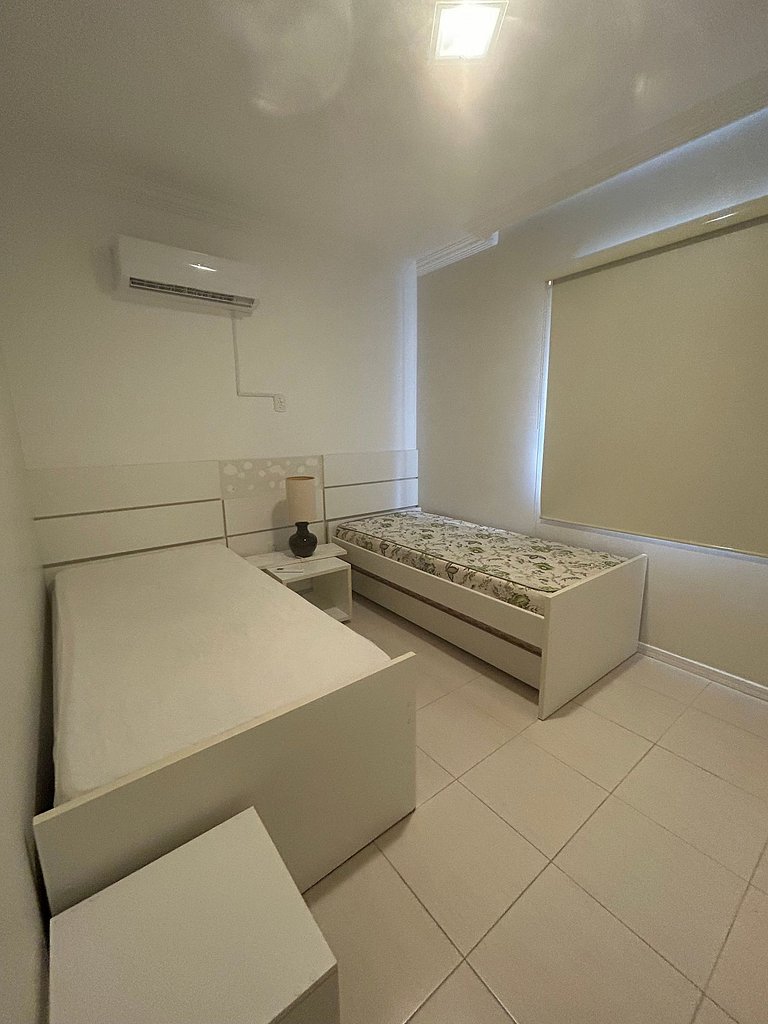 Apto passos da Avenida Brasil e praia de BC