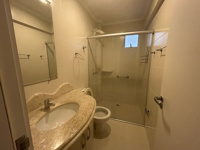 Apto passos da Avenida Brasil e praia de BC