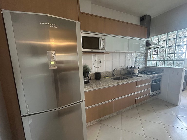 Apto passos da Avenida Brasil e praia de BC